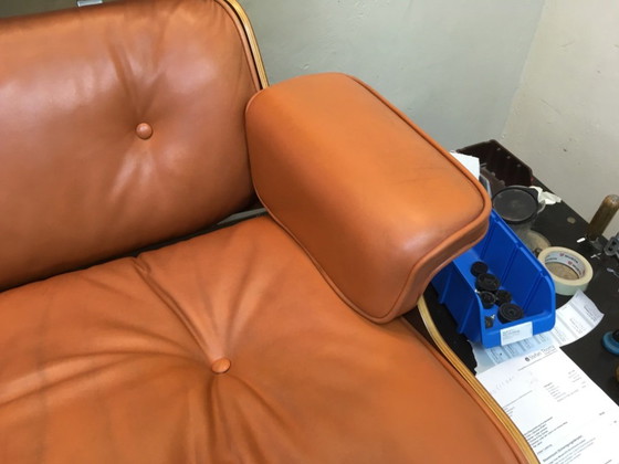 Poltrona Eames Lounge Chair & Ottoman Orig. del 1976, Legno di Palissandro, Prof. Restaurata – Herman Miller (photo 5 of 13)