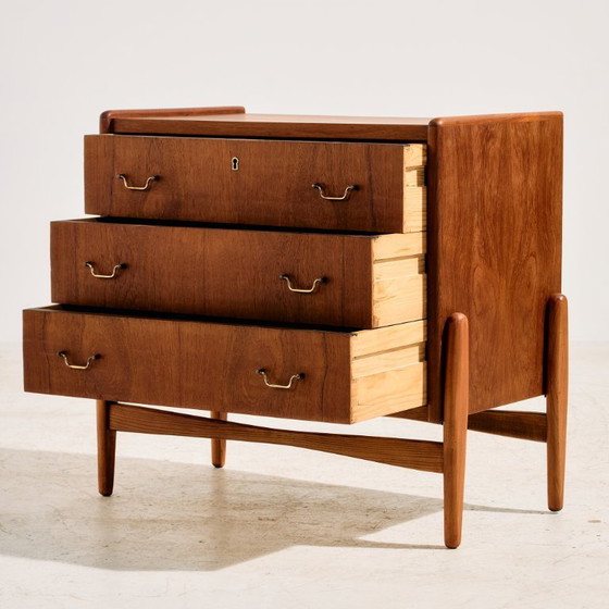 Image 1 of MK11132 Gerestaureerde dressoir van teak en eikenhout