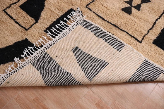Image 1 of Berber rug in natural wool, handwoven using traditional methods, size 200x300 cm