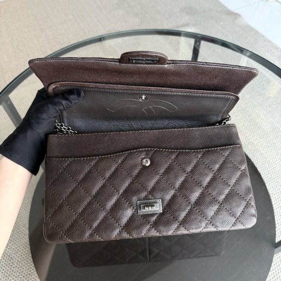 Image 1 of Chanel 2.55 Reissue 226 - 28 cm Gestepptes Caviar-Leder Dunkelbraun Silberne Hardware Serie 14