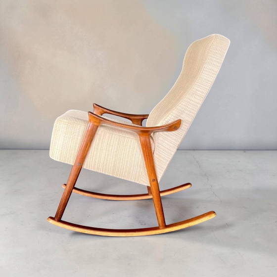 Originele Mid Century Modern Sculpturale Teakhouten Schommelstoel van Ingmar Relling. Scandinavische Moderne (photo 2 of 11)