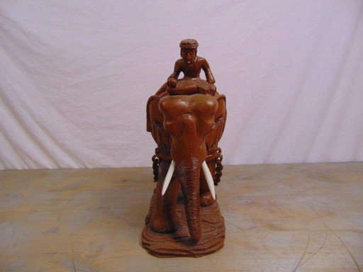 Handgesneden olifant uit Indonesia