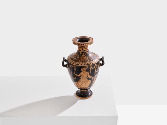 Terrakotta-Hydria, bemalt von Primato, Süditalien, ca. 330 v. Chr., Vasen, Keramik, Schwarz, Classicisme (Foto 7 von 13)