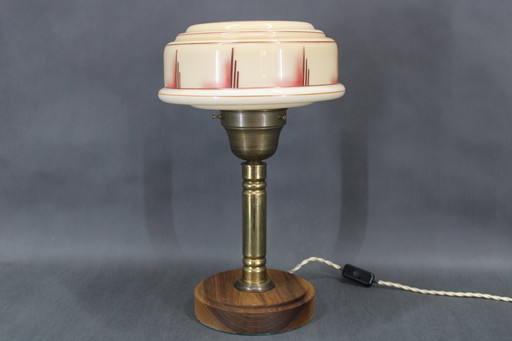 Restaurierte Messing-Tischlampe aus den 1940er Jahren mit Holzsockel und Glasschirm