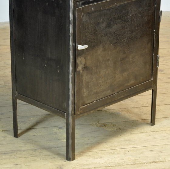 Image 1 of Armadietto dei medicinali in ferro lucidato, anni '50