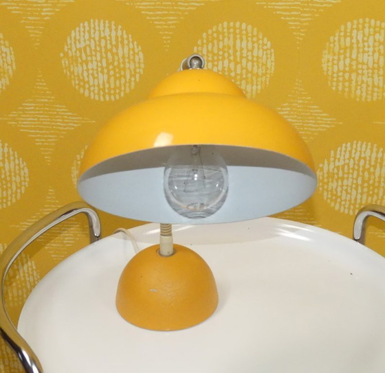 Image 1 of TEMDE Tipo 21 Lampada da tavolo anni '60 Lampada da tavolo gialla a collo di cigno