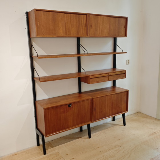Image 1 of Meuble mural/armoire vintage Royal Poul Cadovius