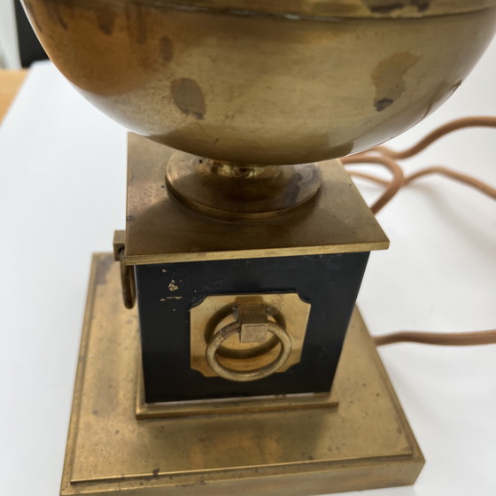 Image 1 of Grande lampada da tavolo classica in ottone con paralume nero – Metà secolo / classicamente elegante