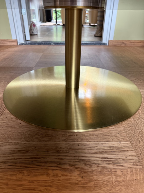 Image 1 of Table basse carrée Flash de Tom Dixon - verre noir, pieds dorés