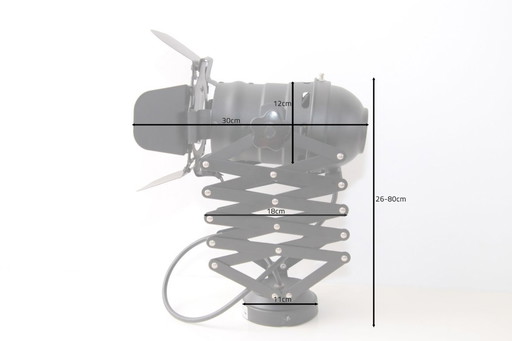 Lámpara de techo y de pared en estudio fotográfico con diseño de pantógrafo – extensible de forma continua