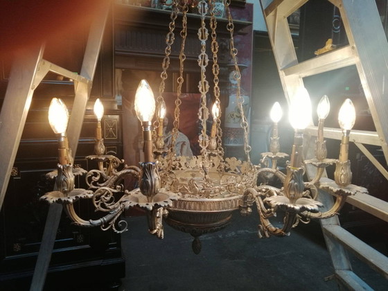 Grote, zeldzame antieke kroonluchter van massief verzilverd brons, Empire-stijl, met 12 lichtpunten. (photo 18 of 18)