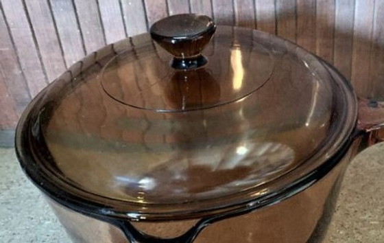 Image 1 of Steelpan van 1,5 liter met dik amberkleurig glazen deksel, Vision Corning Frankrijk