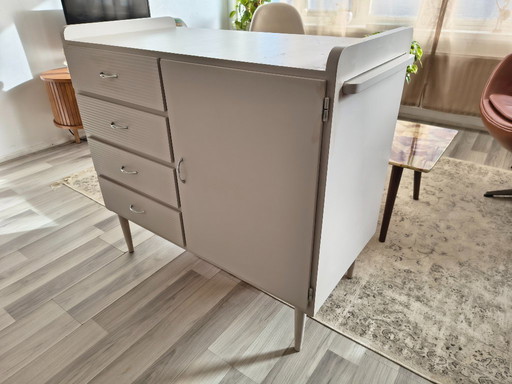 Vintage dresser or chest of drawers | cashmere mat