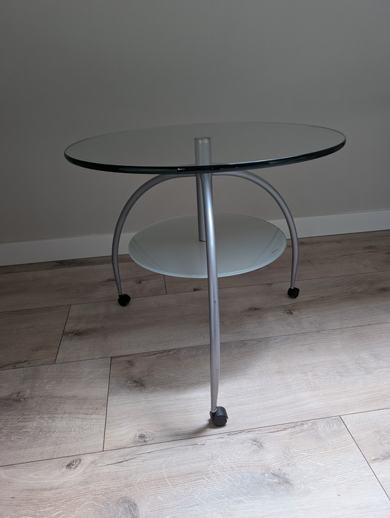 Image 1 of 2 tables d'appoint en verre