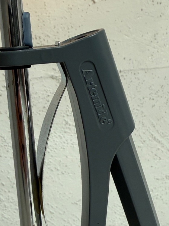 Lampadaire réglable Artemide par Enzo Mari, Italie, 1997 – Metal (photo 4 of 8)