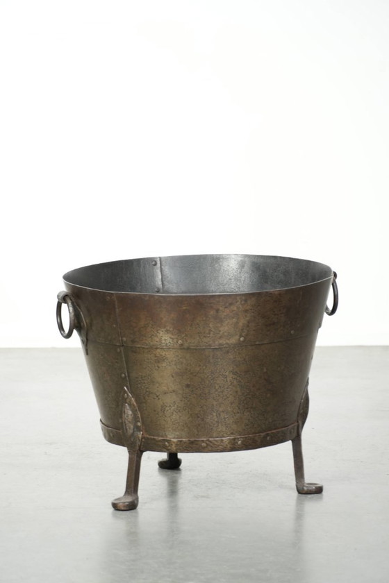 Image 1 of Unieke En Bijzondere Antieke Koperen Ketel/Bak Voor Haardhout