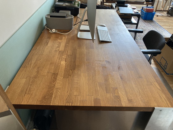 Image 1 of Escritorio/mesa de diseño único con tapa de roble