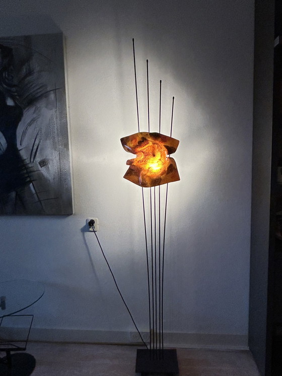 Image 1 of Lampadaire artistique au caractère sculptural et à la lumière chaude