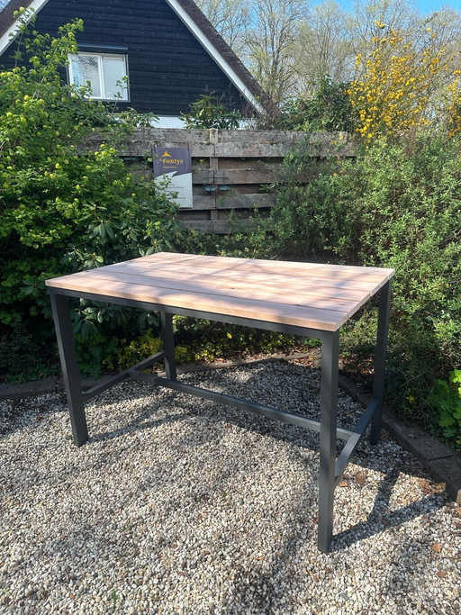 Hoher Tisch für den Außenbereich 4SO