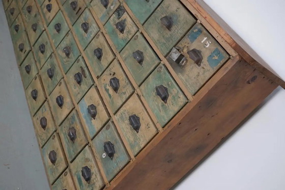 Image 1 of Gran armario industrial francés de madera de pino pintada para guardar artículos de ferretería, década de 1950