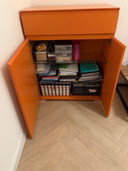 Vetrina in vetro arancione / mobiletto per ufficio - Trendhopper