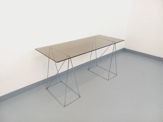 Image 1 of Vintage bureau uit de jaren 70 van gerookt glas en verchroomd metaal.