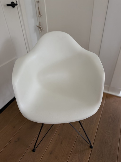 Vitra Eames DAR Stuhl – schwarzes Gestell – Top-Zustand, 6 Stück