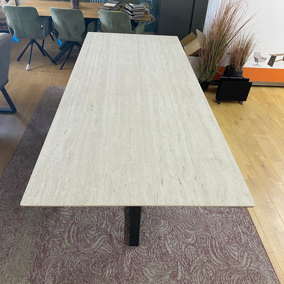 Refugio 3.0 – Bert Plantagie, Mesas de comedor (photo 3 of 5)