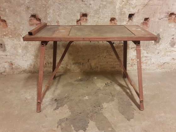 Image 1 of Mesa de trabajo industrial francesa de acero / banco de trabajo / plegable