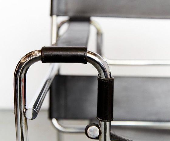 Image 1 of Poltrona club B3 "Wassily Chair" di Marcel Breuer per Knoll International