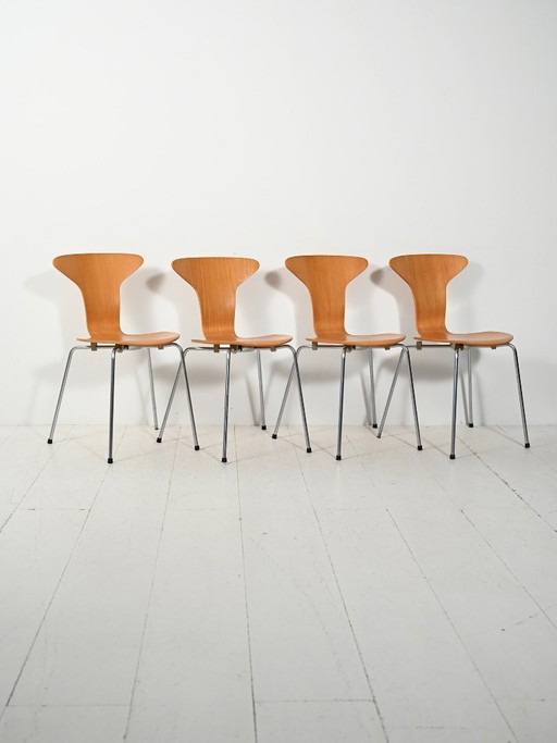 Juego de 4 sillas “Mosquito” de Arne Jacobsen.