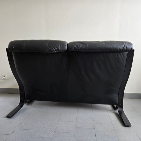 Image 1 of SOFA CANAPE SCANDINAVE 2 PLACES 1970 VINTAGE EN CUIR NOIR & BOIS COURBE 70S 1970