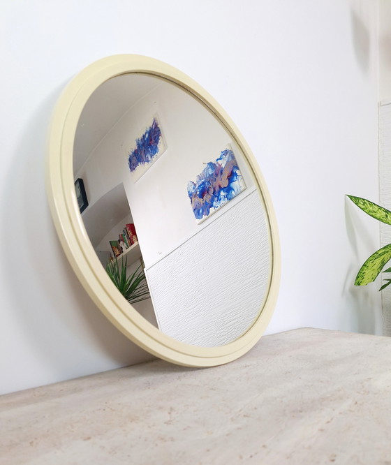 Image 1 of Badkamer ronde spiegel/ Retro make-up spiegel/ Plastic spiegel/ 70s/ Vintage ronde wandspiegel