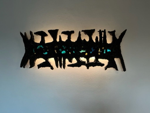 Grote Brutalistische Wandsculptuur & Lamp – Pia Manu – Gekentekend (Jaren '70) – 120 Cm