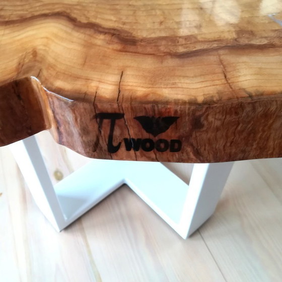 Image 1 of Colombie | Table basse artisanale en frêne avec résine époxy blanc perle