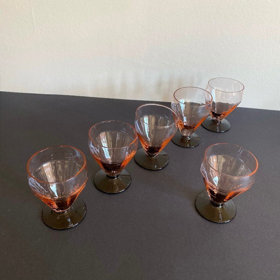 Image 1 of 6 rosa Art-Deco-Wein- oder Wassergläser mit schwarzem Stiel