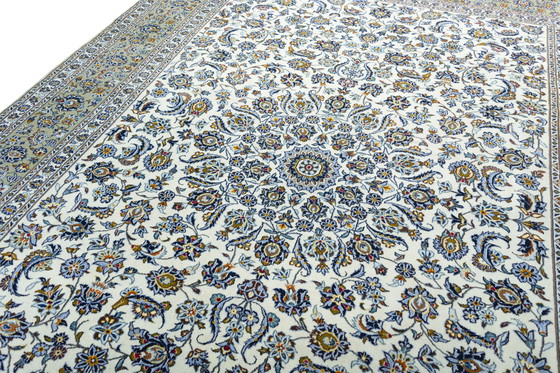Image 1 of Tappeto orientale Kashan annodato a mano – 404 x 306 cm – Nobile splendore classico