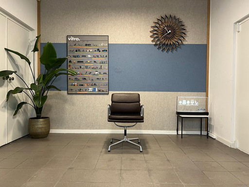 Vitra | Eames | EA208 | Donkerbruin leder | 1x