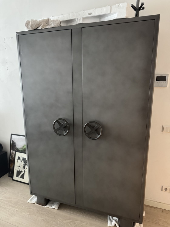 Image 1 of Mobiletto industriale in metallo – Pezzo di design – Originariamente 2500e