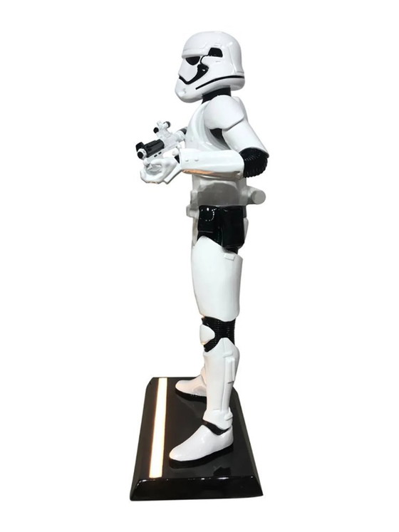 Image 1 of Escultura de fibra de vidrio - Personaje de cómic de héroe espacial - Blanco