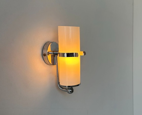 Image 1 of Wandlamp in verchroomd metaal en opaline, Frankrijk 1970