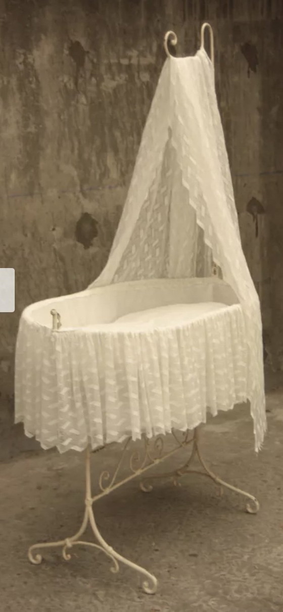 Image 1 of Antiek wiegje metaal