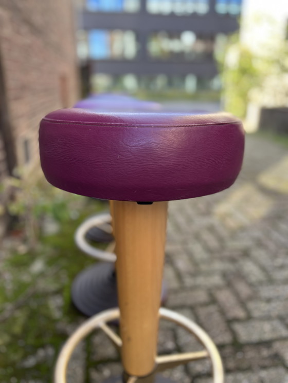 Image 1 of 4 krukken met gietijzeren voeten 