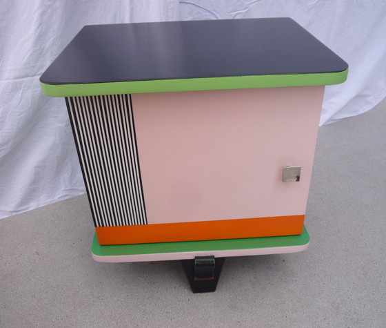 Image 1 of Coppia di piccoli comodini vintage colorati