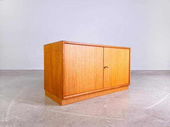 Image 1 of Credenza originale di metà secolo WK Möbel cassettiera bassa in teak