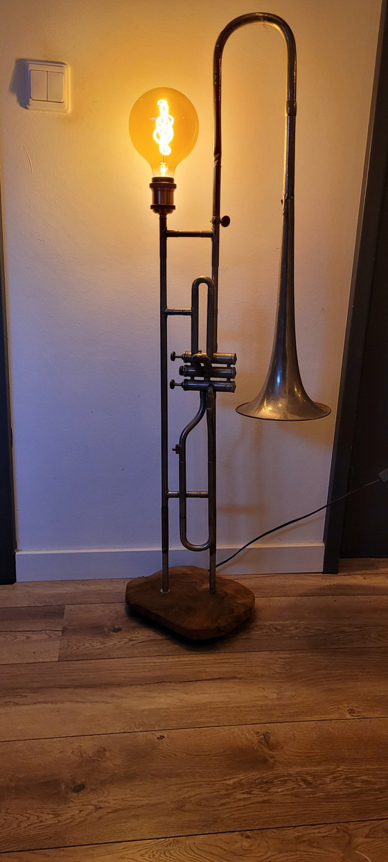 Image 1 of Lamp van trombone