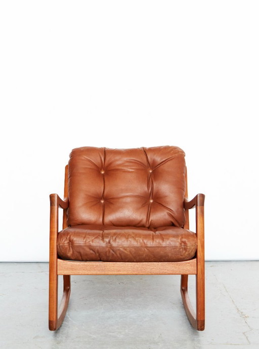 Mecedora Senator de mediados de siglo, diseñada por Ole Wanscher para CADO