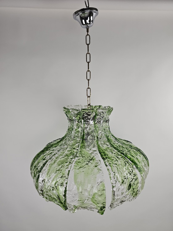 Image 1 of Pendelleuchte von Mazzega, bestehend aus losen Blättern aus transparentem und grünem Eisglas.