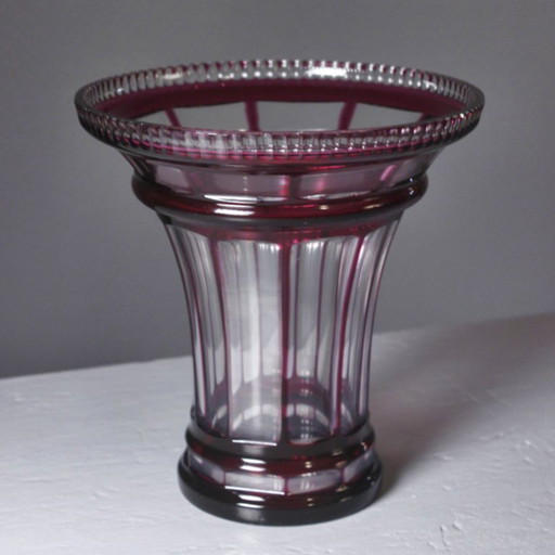 Antike, doppelwandige, violette Kristallvase im Baccarat-Stil, 20. Jahrhundert