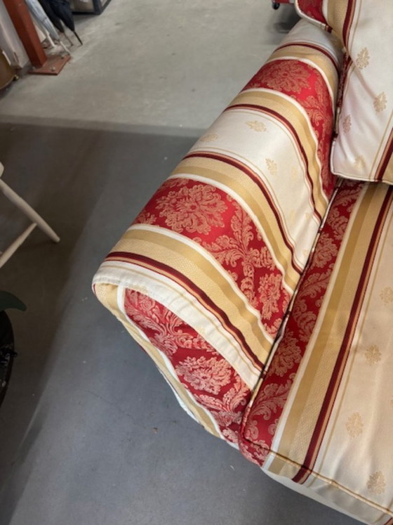 Image 1 of Divano a 3 posti, 2 poltrone e pouf, realizzati a mano in stile inglese.